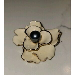 KENNETH JAY LANE ENAMEL‎ DOGWOOD FAUX TAHITIAN PEARL BROOCH SIGNED
